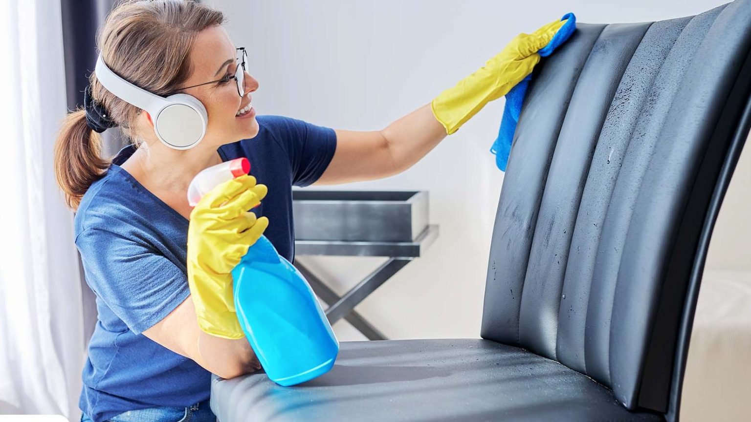 How to Clean a Gaming Chair? (Full Guide) Tech Instructs