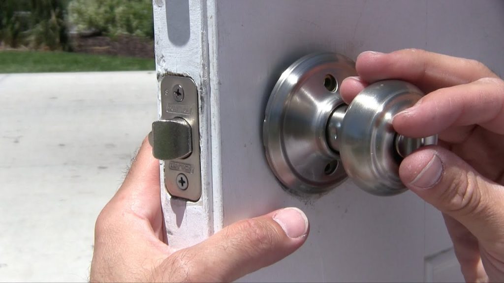 Shimmy your schlage lock for open the door