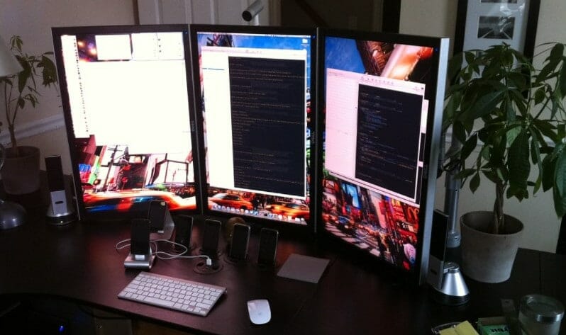 How to Hook Up 3 Monitors to One Computer